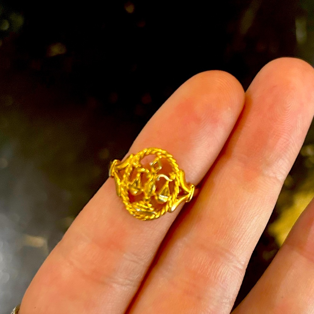 Libra ring